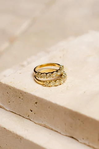 Par de meias-alianças em ouro amarelo